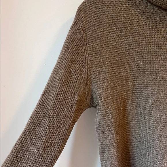 Cashmere Ribbed Turtleneck Beige Sweater Fable - Picture 7 of 10